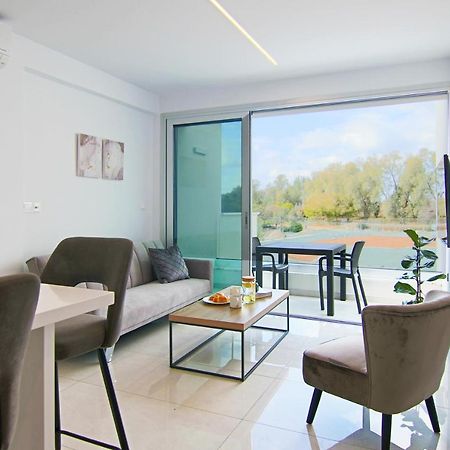 Апартаменты Phaedrus Living - Seaside Executive Flat Harbour 204 Пафос Экстерьер фото