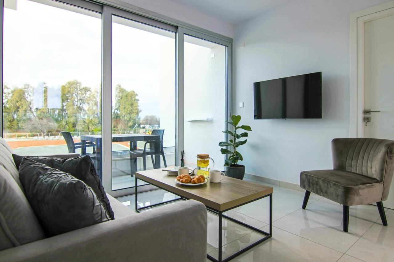 Апартаменты Phaedrus Living - Seaside Executive Flat Harbour 204 Пафос Экстерьер фото